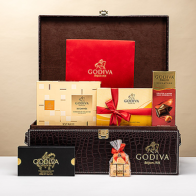 Parfait pour les occasions les plus importantes de la vie : un magnifique coffret-cadeau Godiva en croco contenant une succulente collection de luxueux chocolats Godiva. Cet impressionnant cadeau VIP est la manière la plus savoureuse de célébrer Noël, le Nouvel An et les grands succès commerciaux.