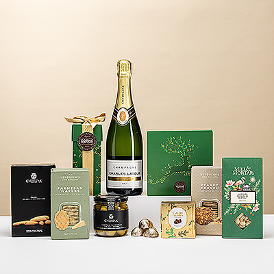 Ce Noël, offrez à vos amis, à votre famille et à vos collègues un cadeau élégant et raffiné. Une belle bouteille de champagne Léon & Lucien est associée à une délicieuse collection de gourmandises de Noël : chocolats de Noël festifs Corné Port-Royal, snacks salés, noix croquantes et bien plus encore.
