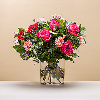 Think Pink avec notre bouquet Pretty in Pink ! C'est le cadeau idéal pour un anniversaire, la fête des mères, une naissance ou une fête.