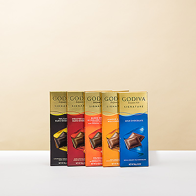 Faites plaisir à votre amateur de chocolat Godiva préféré avec une gamme fantastique de tablettes Godiva des plus délicieuses. Les généreuses tablettes sont une gâterie parfaite à emporter partout pour un petit remontant au chocolat, à tout moment et en tout lieu. Elles sont également idéales à partager.