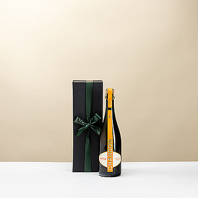 Savourez Chandon Spritz : un vin pétillant rafraîchissant aux écorces d5orange et herbes . Fruité, légèrement amer et parfait en apéritif ou cadeau d5été.