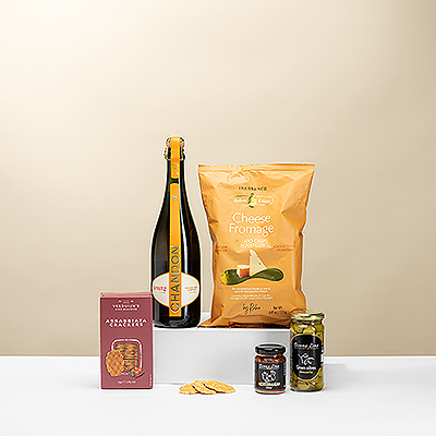 Profitez de ce coffret cadeau avec Chandon Spritz et ses délicieux snacks apéritifs comme crackers, olives et snacks au fromage. Parfait comme élégant cadeau pour chaque moment apéritif convivial.