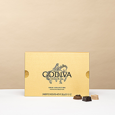 Un cadeau avec une touche d'or prestigieuse et le plaisir sucré d'un délicieux chocolat belge. Cette boîte Godiva Gold Collection est remplie de 25 chocolats Godiva fins avec différents fourrages. Choisissez votre friandise préférée en chocolat blanc, au lait ou noir et savourez les saveurs divines.