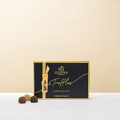 Les délicieuses truffes au chocolat Godiva, aux saveurs et décorations variées, sont un véritable délice. Le coffret de 15 truffes est un plaisir à partager.